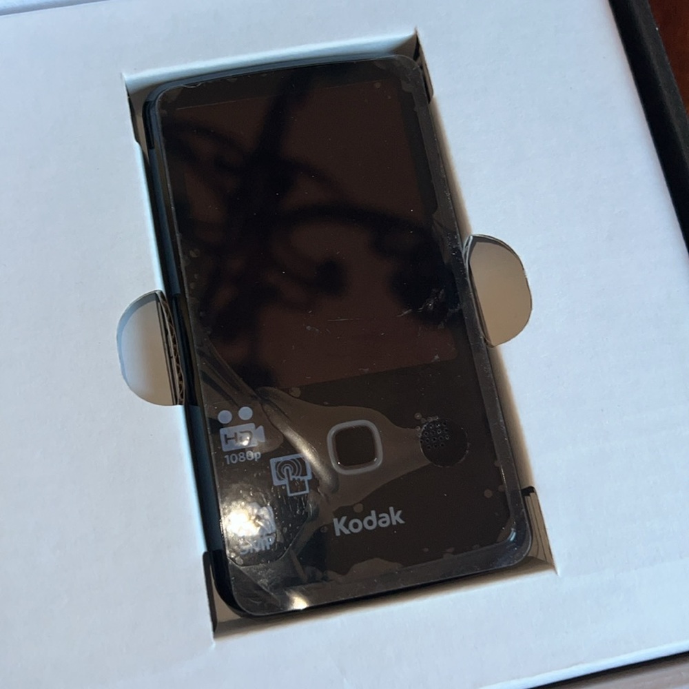 🎥NWT KODAK PLAY TOUCH VIDEO CAMERA IN BLACK 3 inch - Picture 16 of 17
